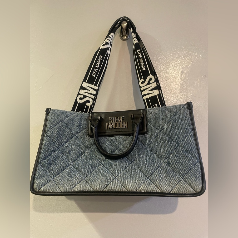 Gucci Ferragamo Steve Madden Giftaway Entry *** 4 SALES TO GO*** - Picture 12 of 14